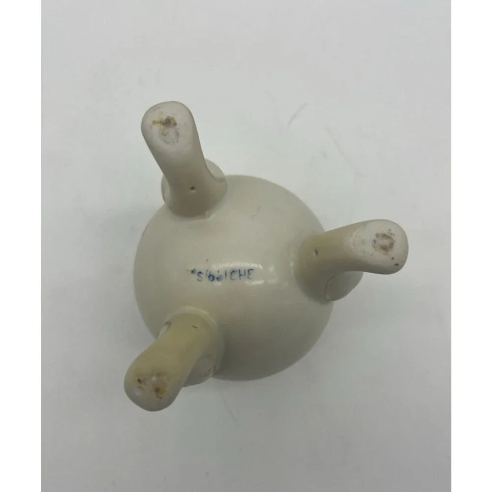 Unmarked this ceramic